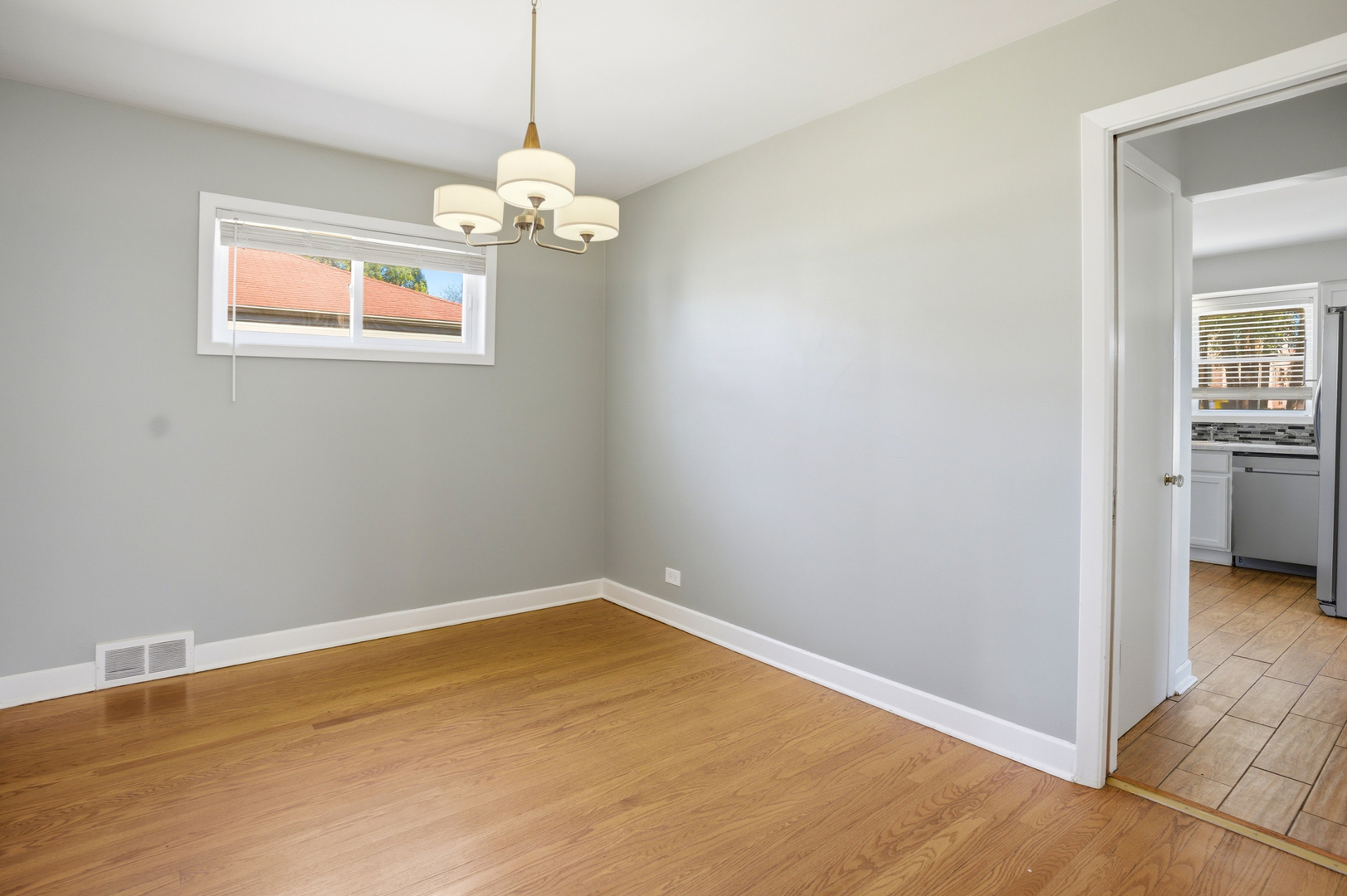 830 S La Grange Road, La Grange, IL 60525