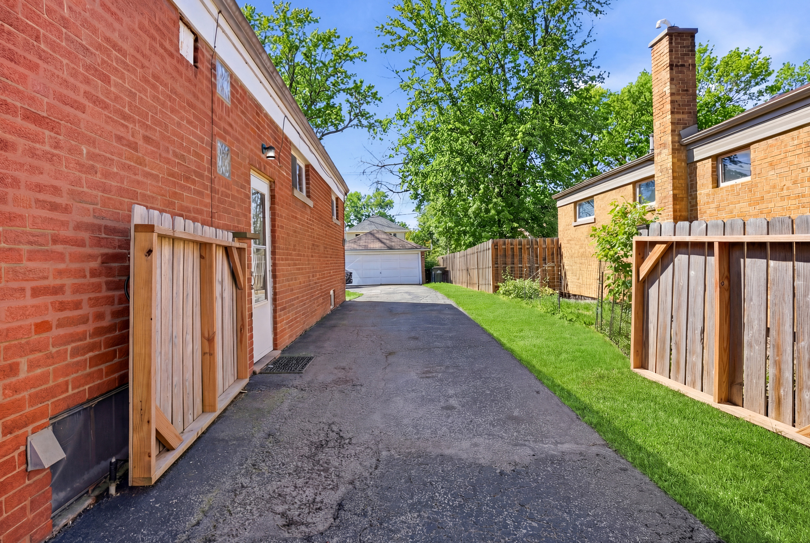 830 S La Grange Road, La Grange, IL 60525