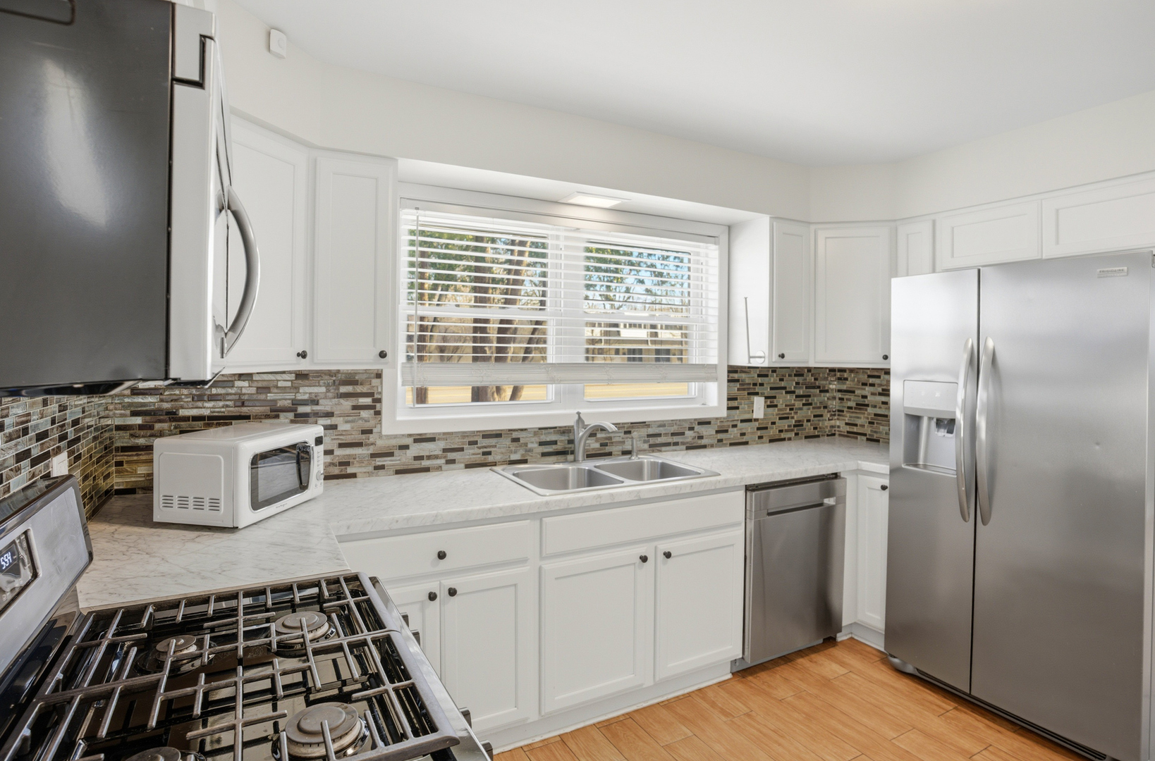 830 S La Grange Road, La Grange, IL 60525