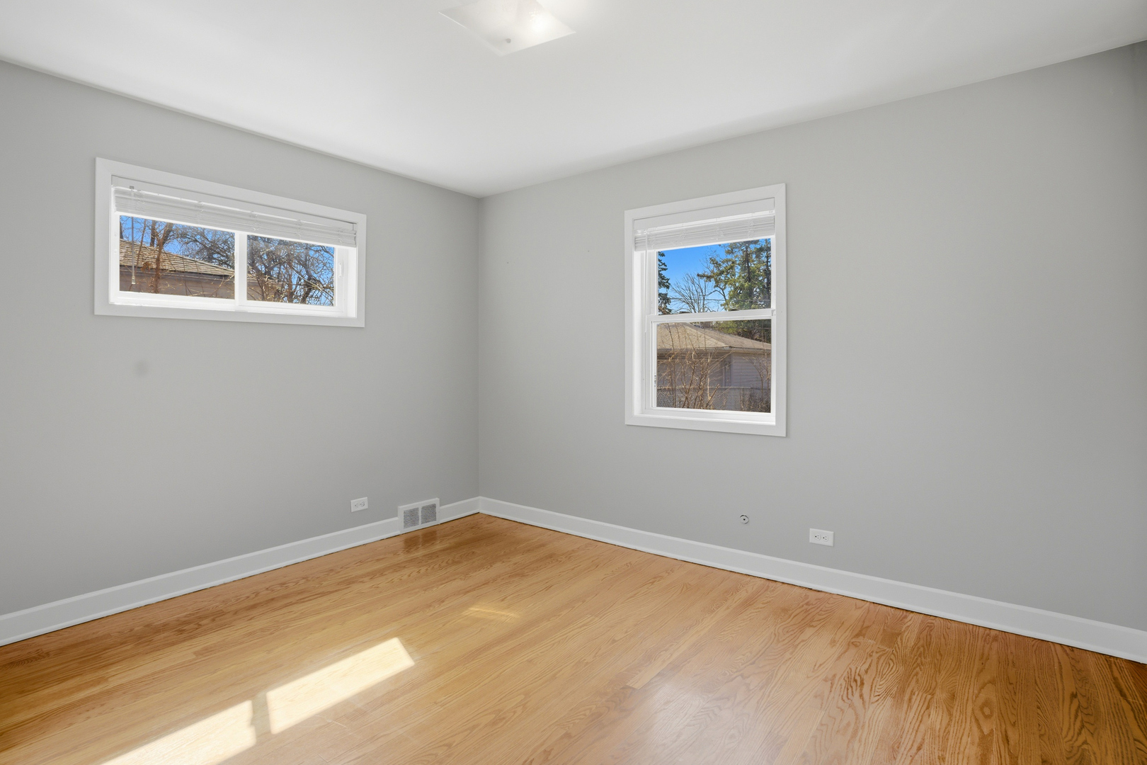 830 S La Grange Road, La Grange, IL 60525