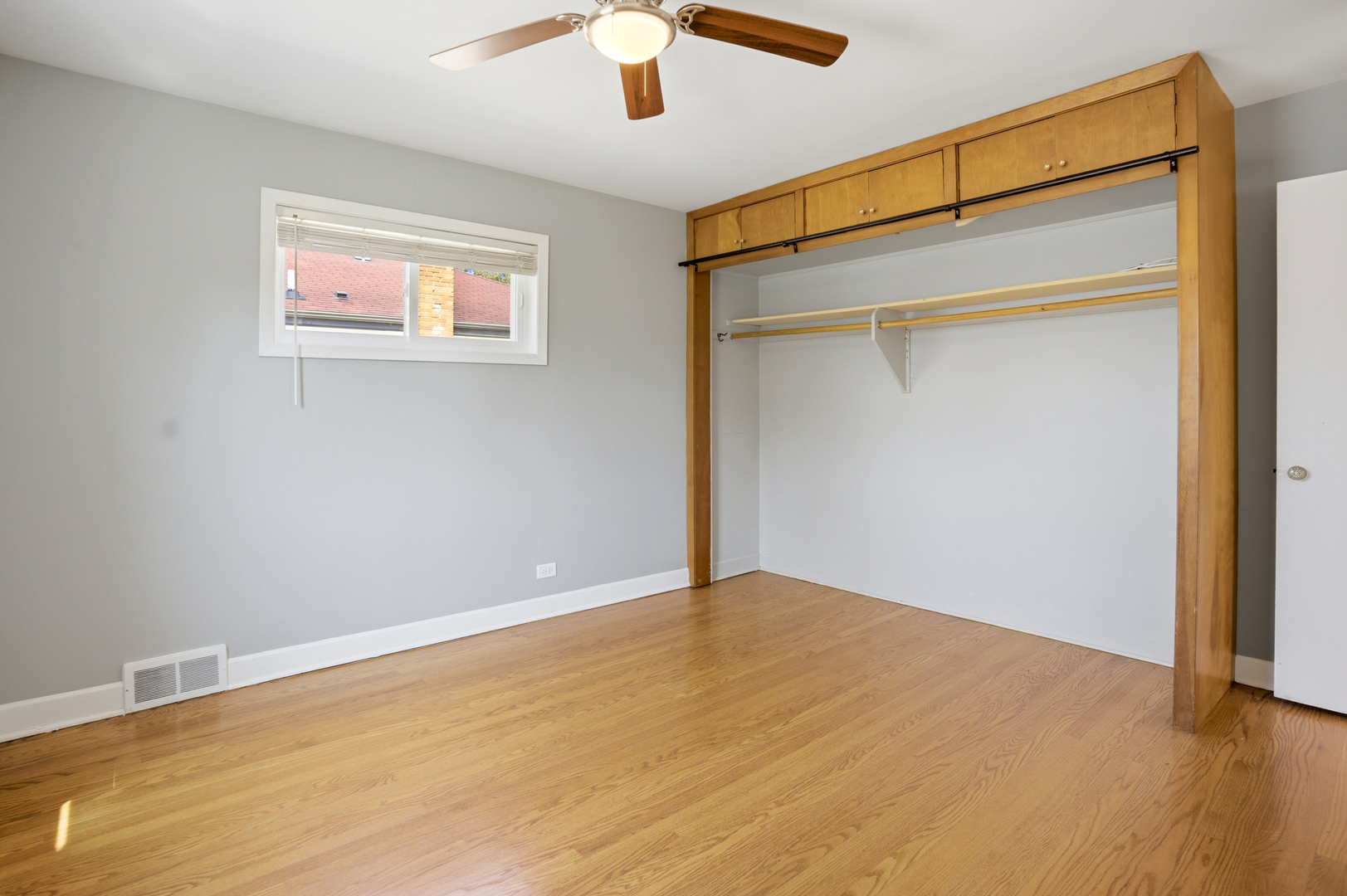 830 S La Grange Road, La Grange, IL 60525