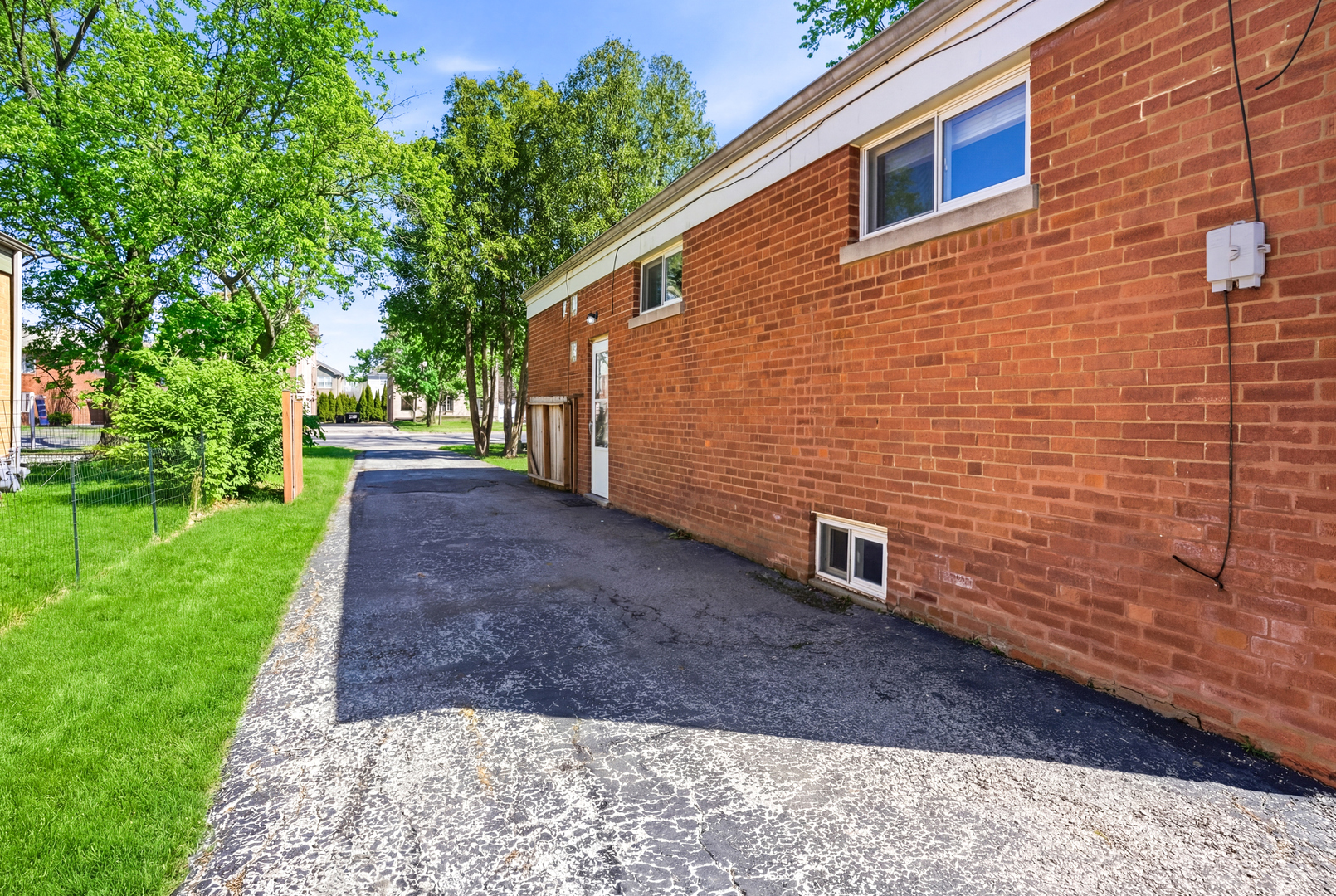 830 S La Grange Road, La Grange, IL 60525