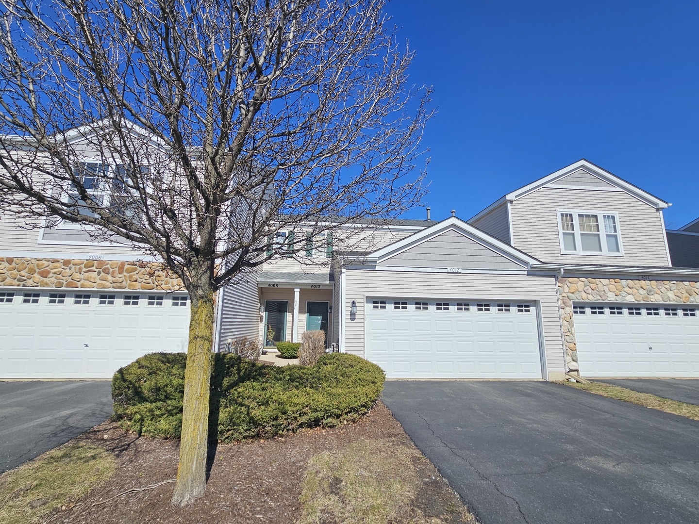 4012 BLACKSTONE Drive, Aurora, IL 60504