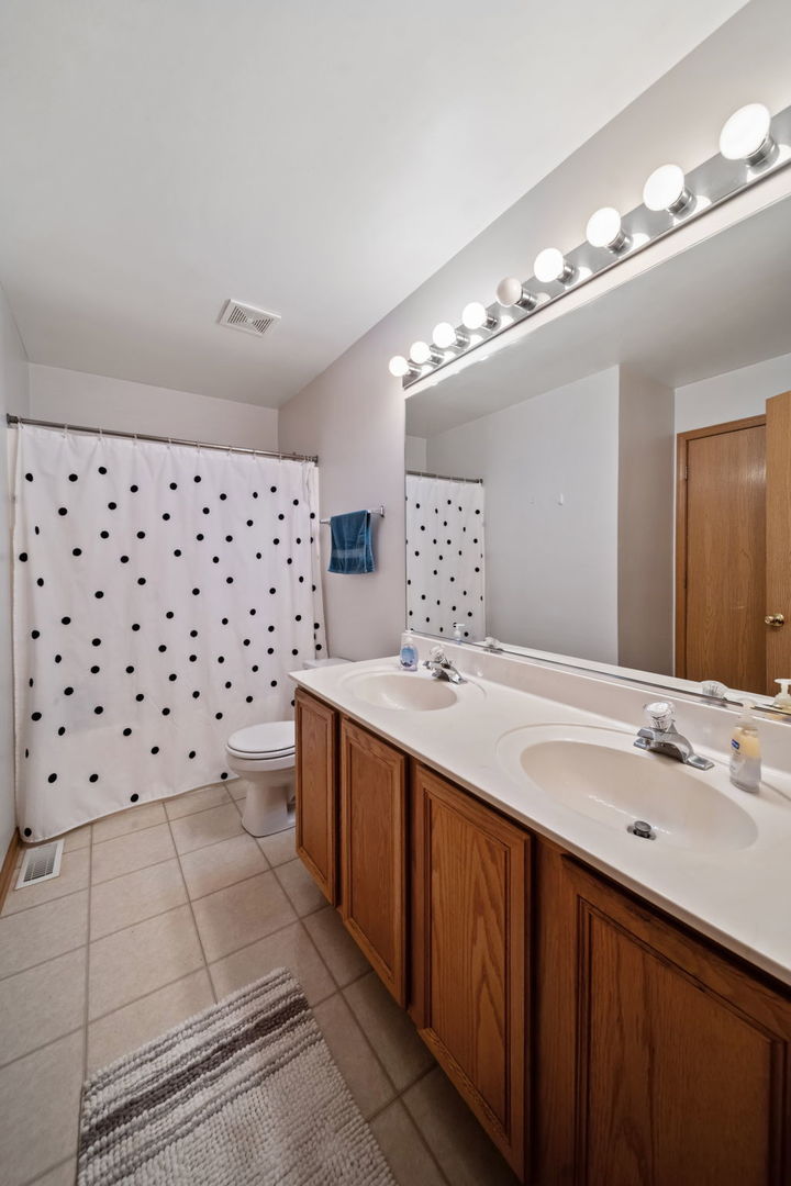 1702 Fieldstone Drive, Shorewood, IL 60404