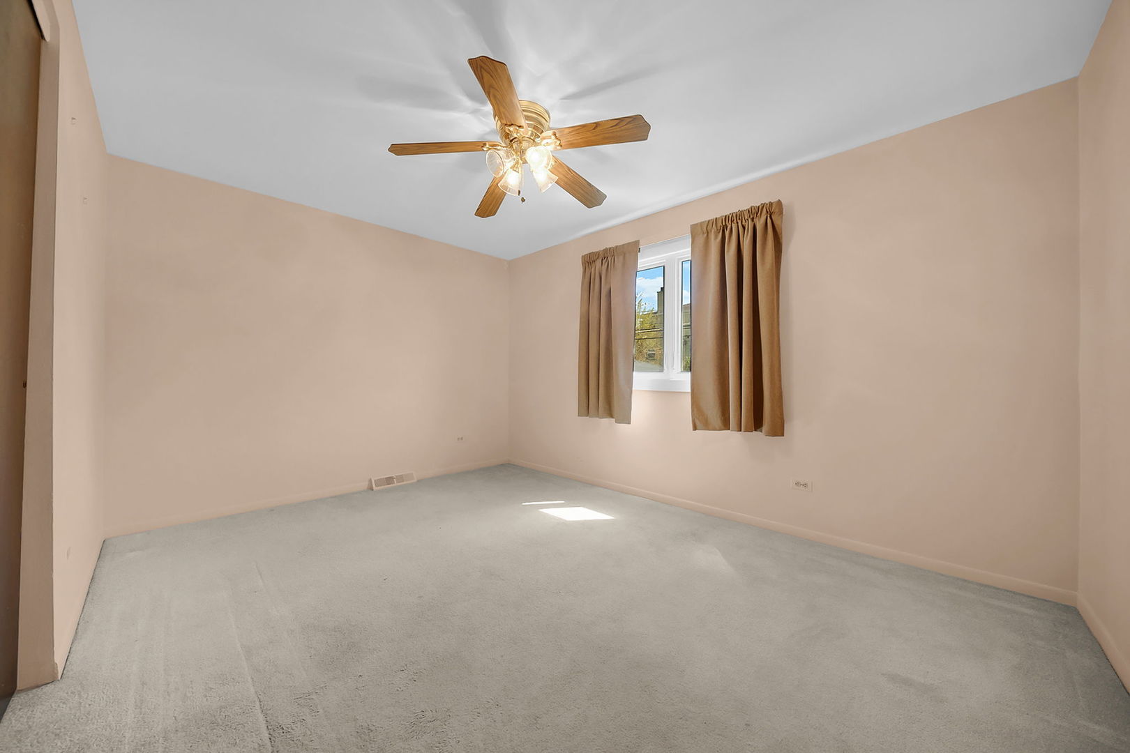 10125 S Komensky Avenue, Oak Lawn, IL 60453
