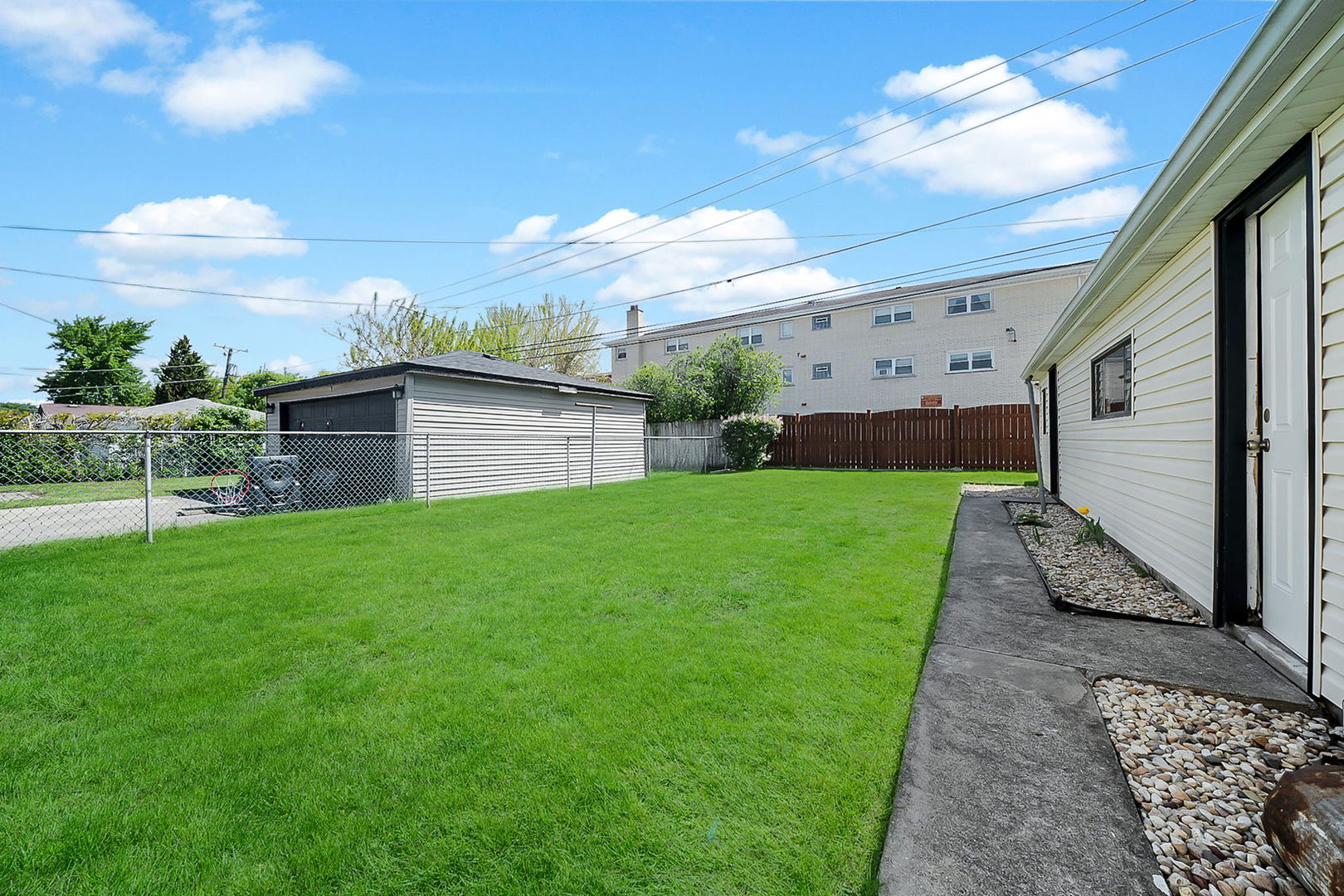 10125 S Komensky Avenue, Oak Lawn, IL 60453