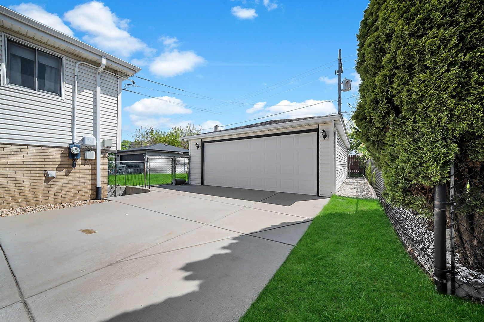 10125 S Komensky Avenue, Oak Lawn, IL 60453