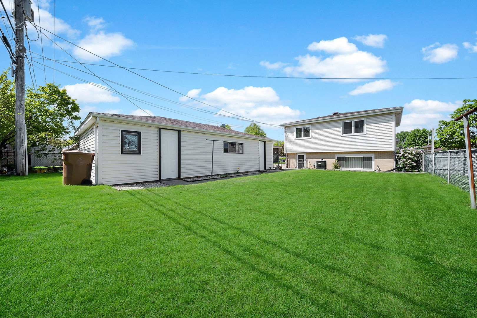10125 S Komensky Avenue, Oak Lawn, IL 60453