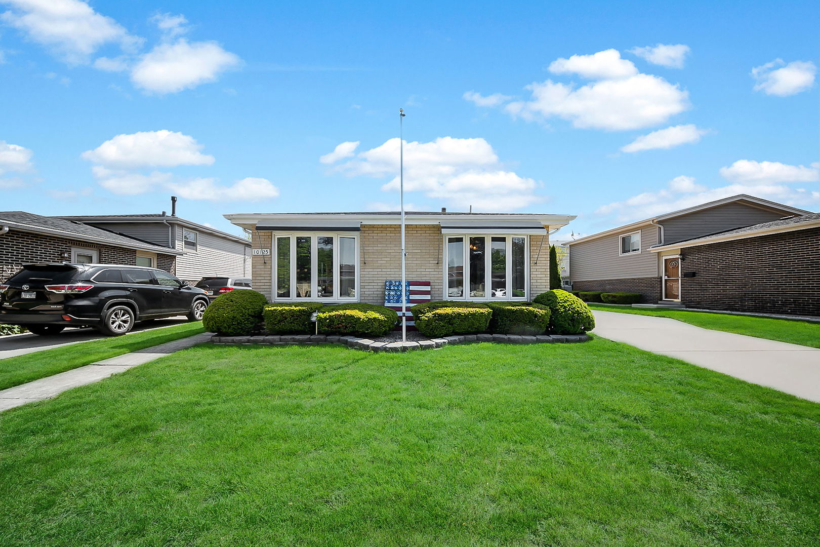 10125 S Komensky Avenue, Oak Lawn, IL 60453