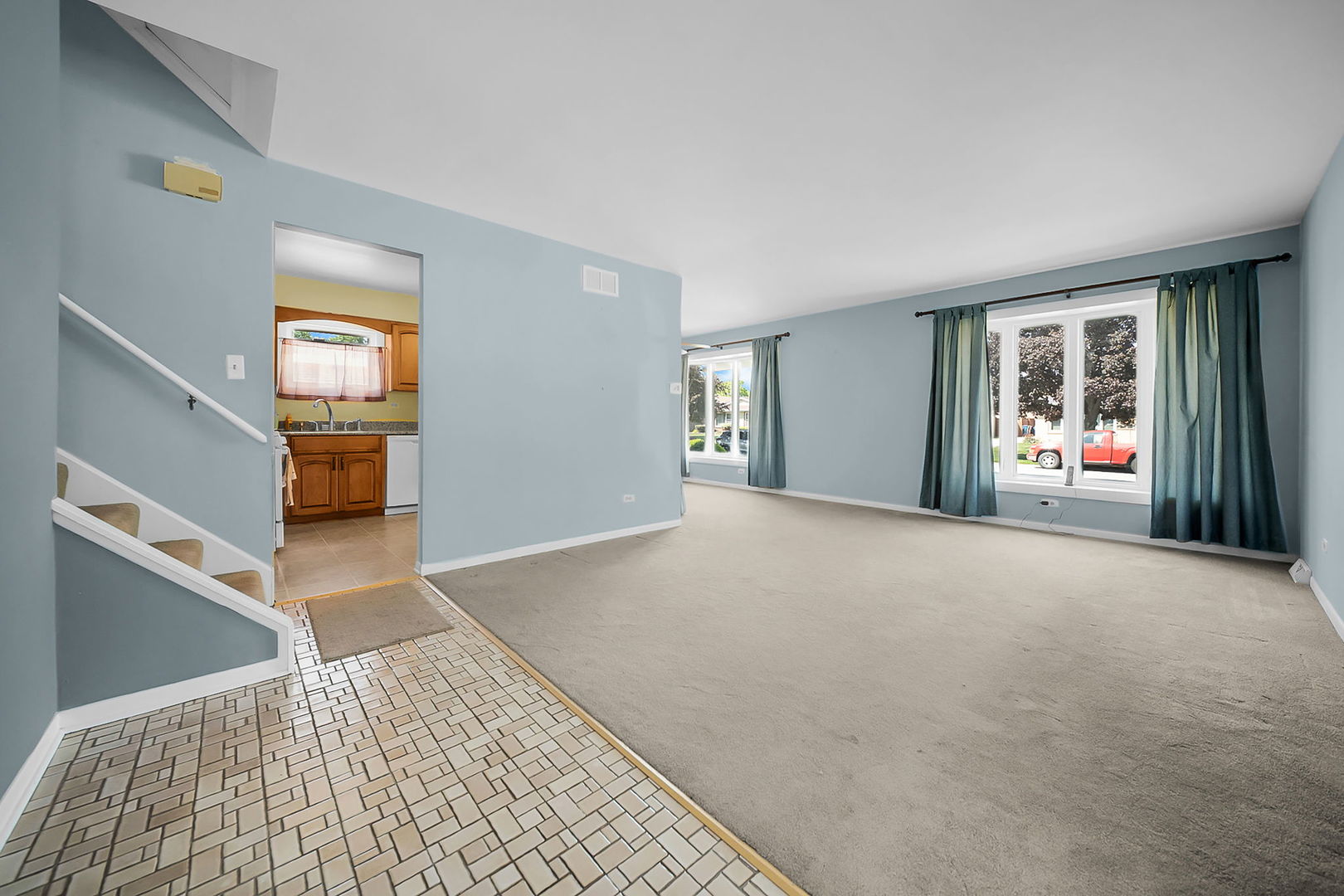 10125 S Komensky Avenue, Oak Lawn, IL 60453