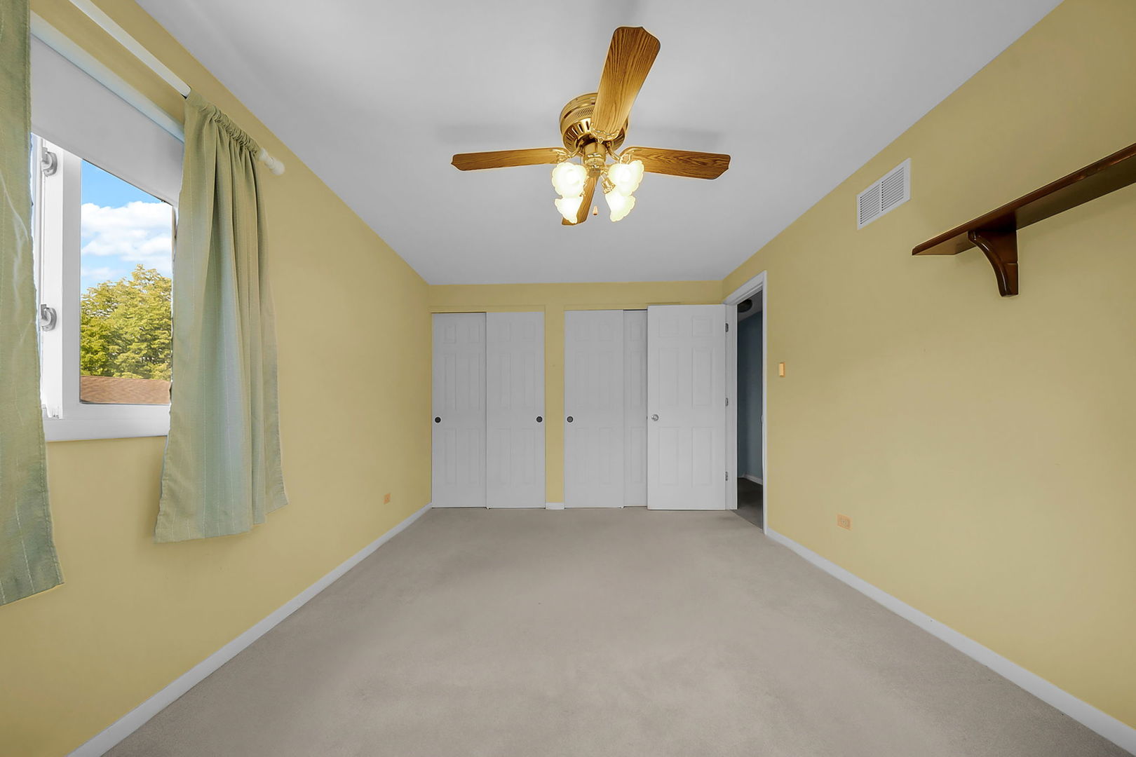 10125 S Komensky Avenue, Oak Lawn, IL 60453