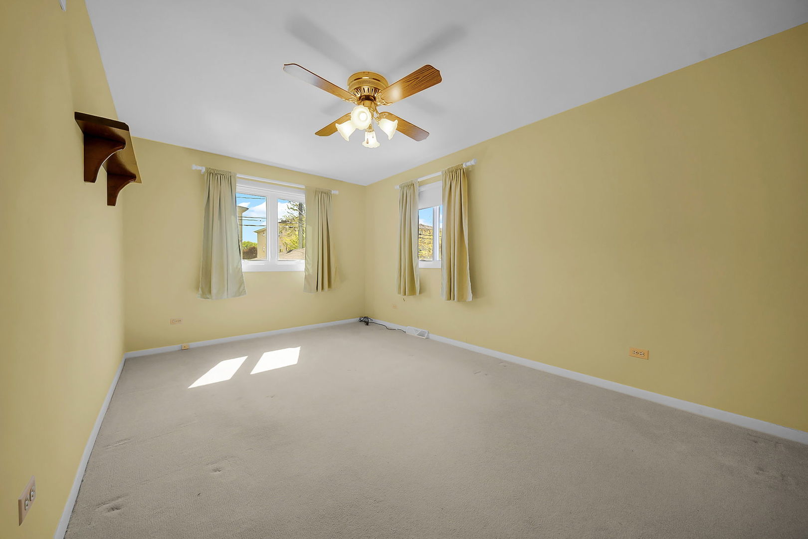 10125 S Komensky Avenue, Oak Lawn, IL 60453