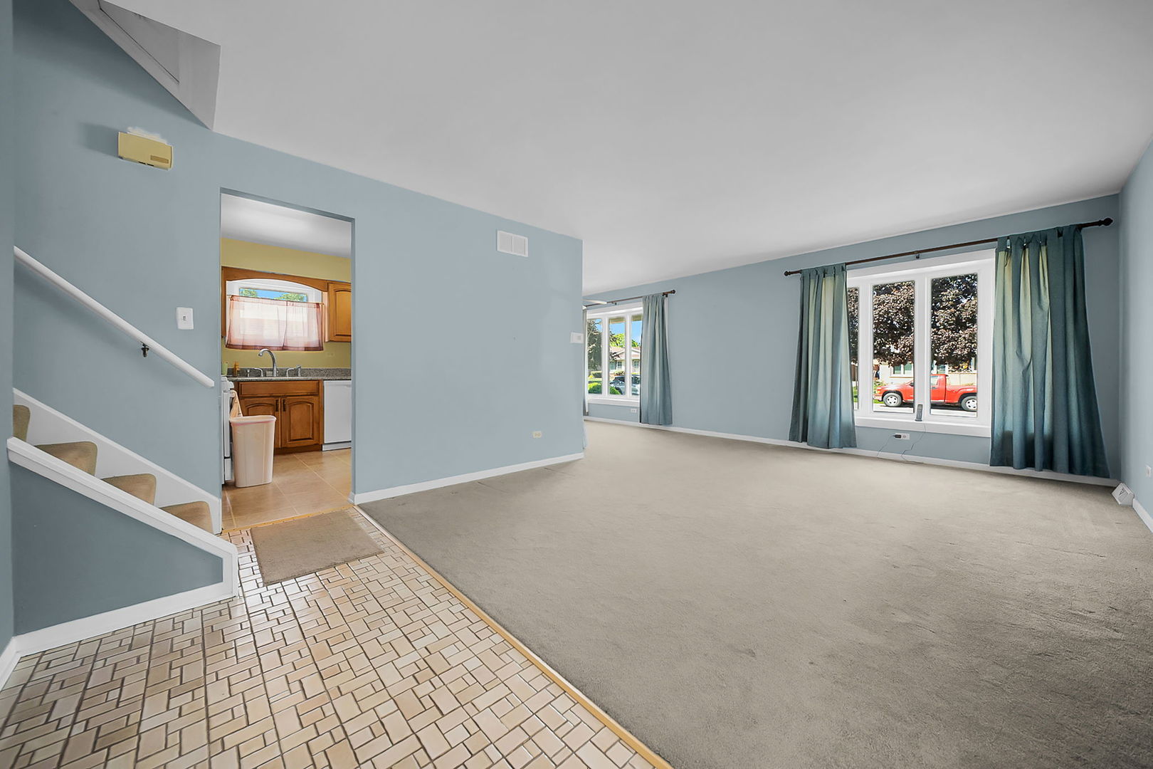 10125 S Komensky Avenue, Oak Lawn, IL 60453