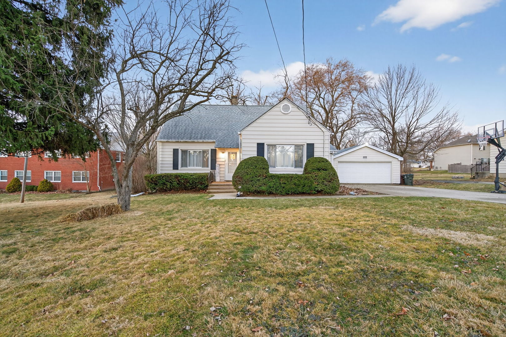 1111 N Cedar Road, New Lenox, IL 60451