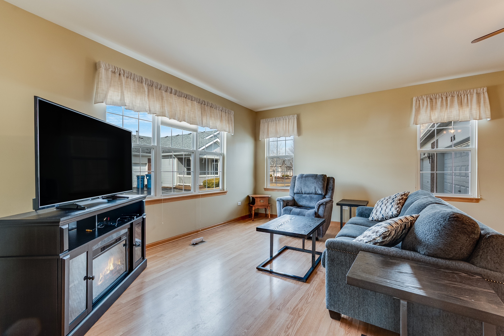 16134 Powderhorn Lake Way, Crest Hill, IL 60403