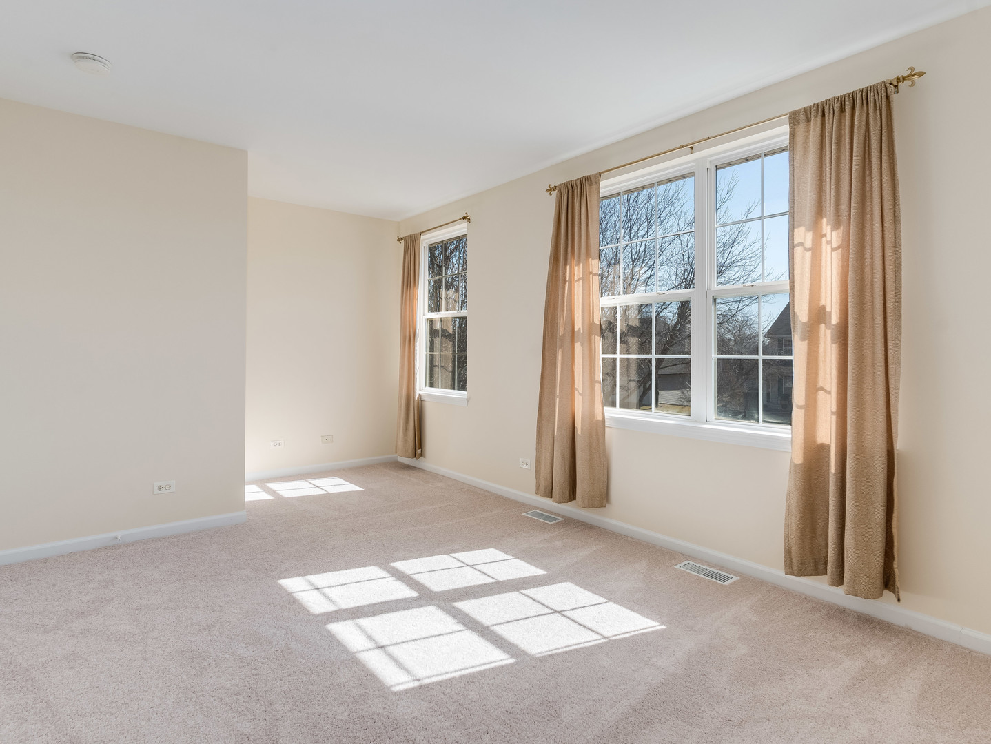 1800 Diamond Creek Lane, Aurora, IL 60503