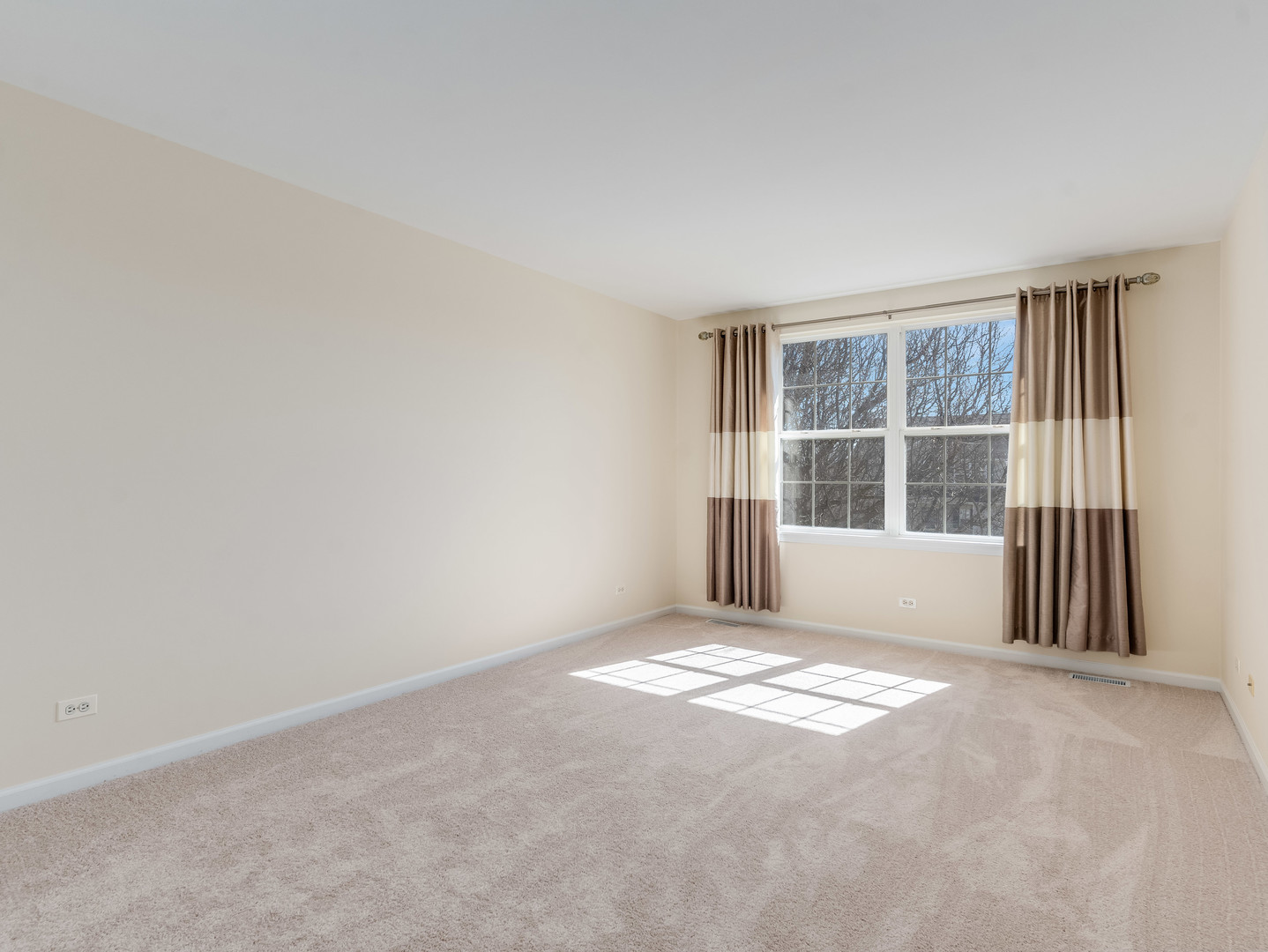 1800 Diamond Creek Lane, Aurora, IL 60503