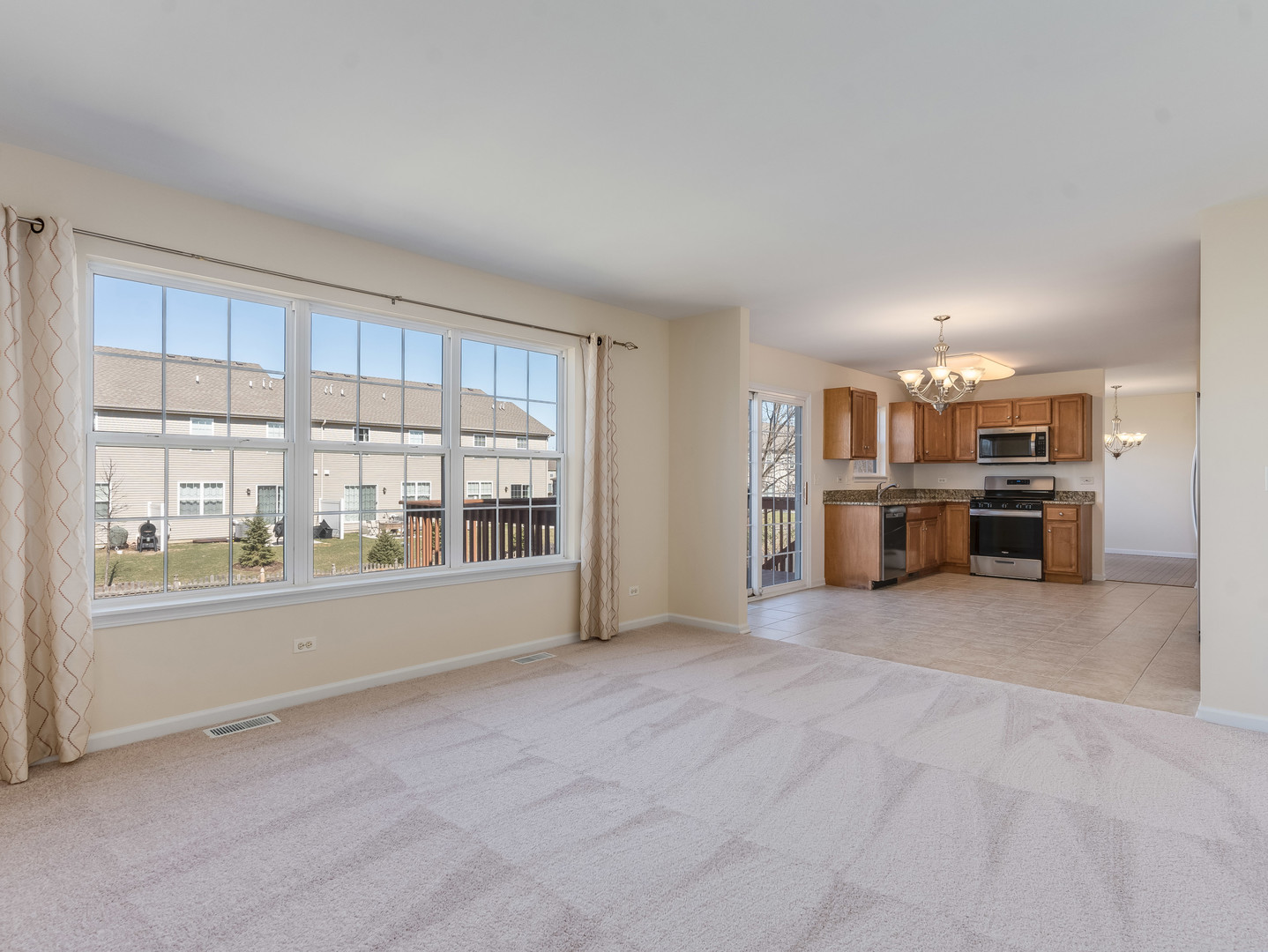 1800 Diamond Creek Lane, Aurora, IL 60503