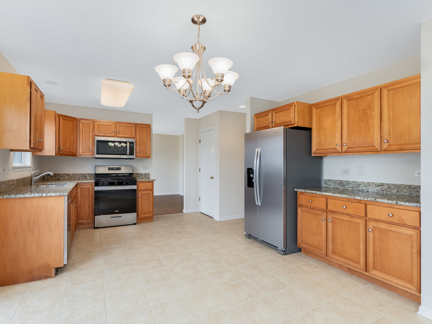 1800 Diamond Creek Lane, Aurora, IL 60503