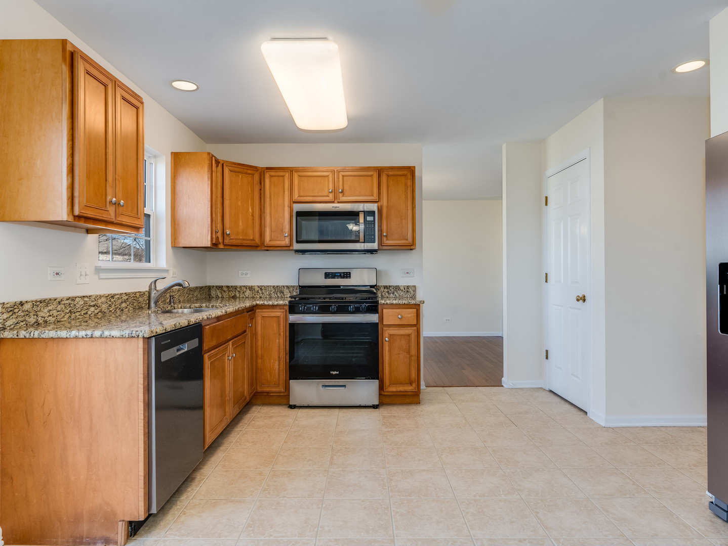 1800 Diamond Creek Lane, Aurora, IL 60503