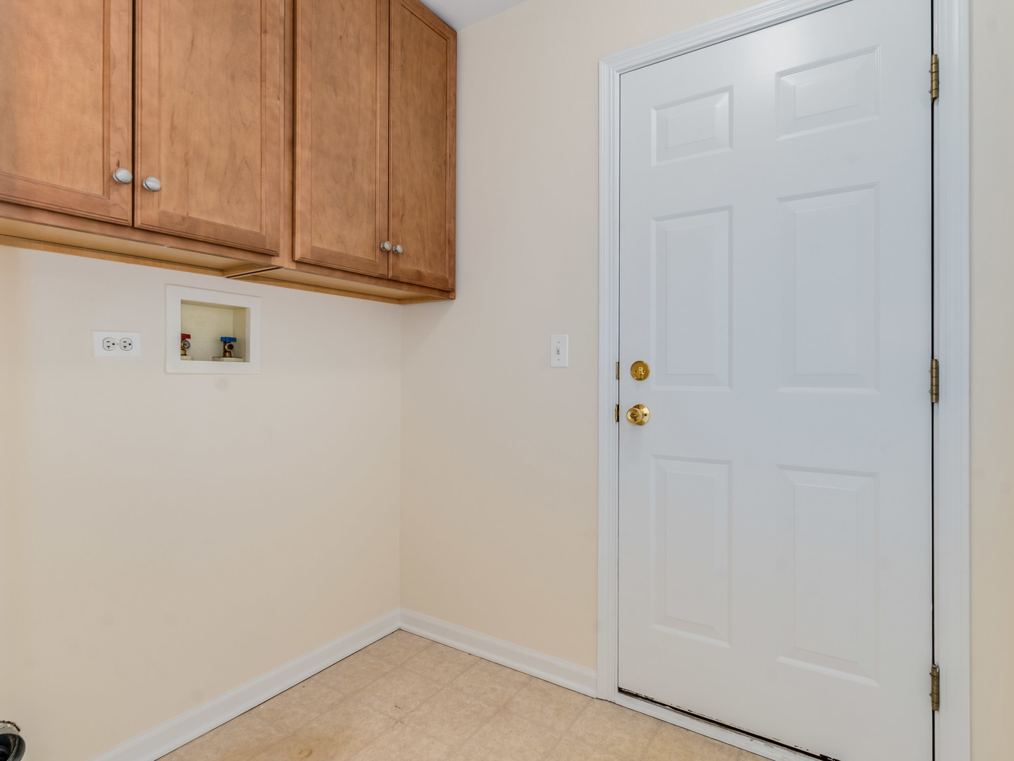 1800 Diamond Creek Lane, Aurora, IL 60503