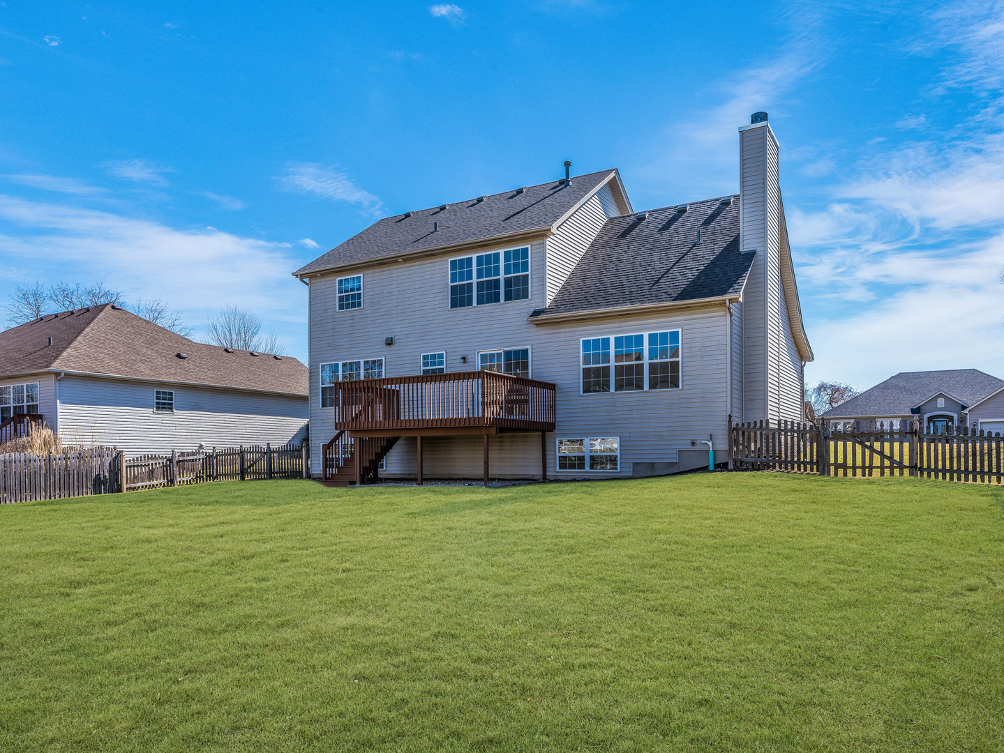 1800 Diamond Creek Lane, Aurora, IL 60503