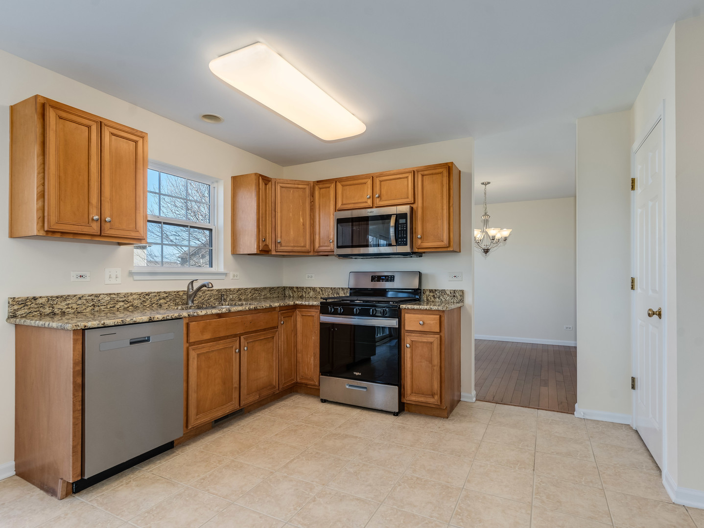 1800 Diamond Creek Lane, Aurora, IL 60503