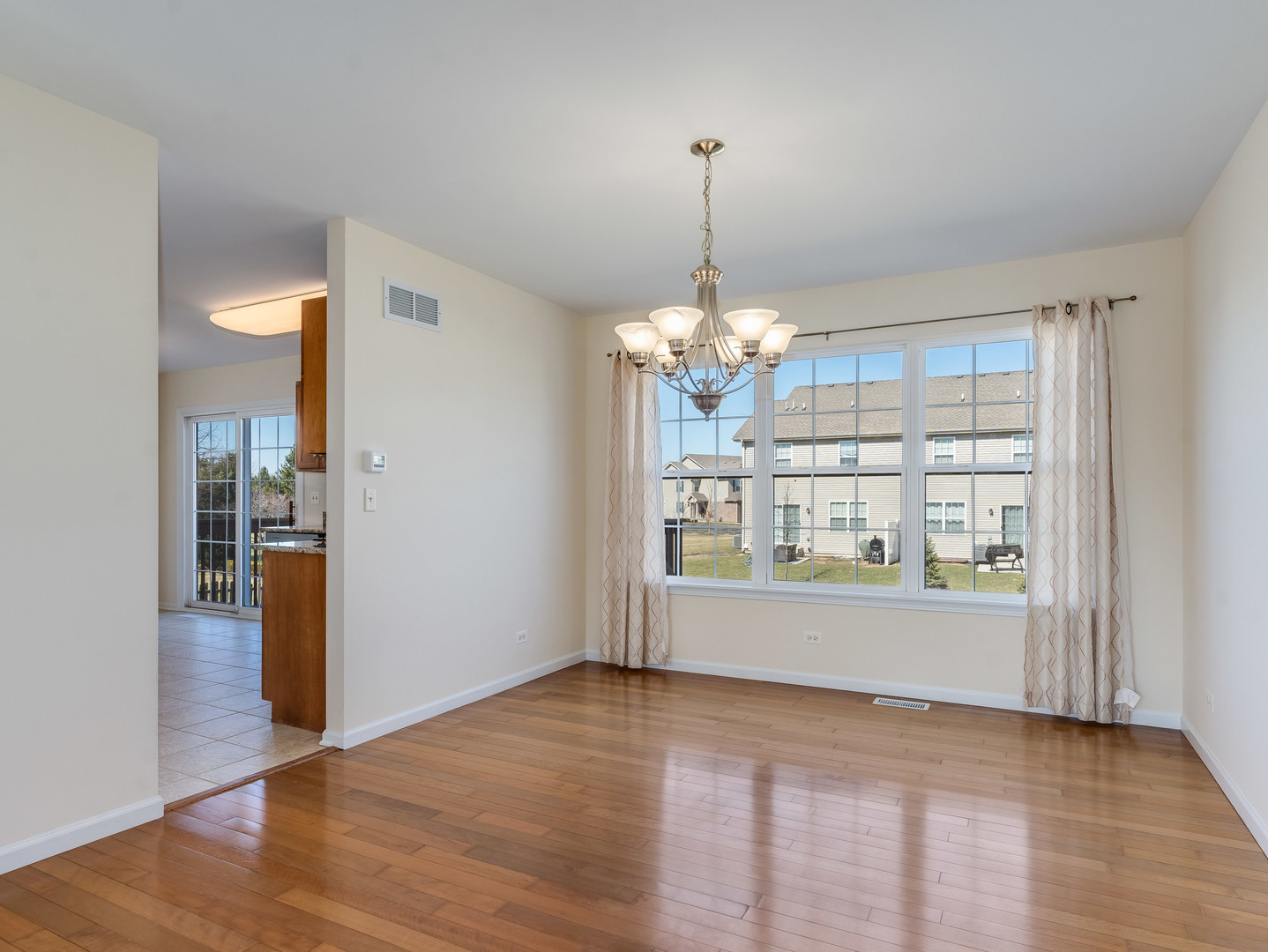 1800 Diamond Creek Lane, Aurora, IL 60503