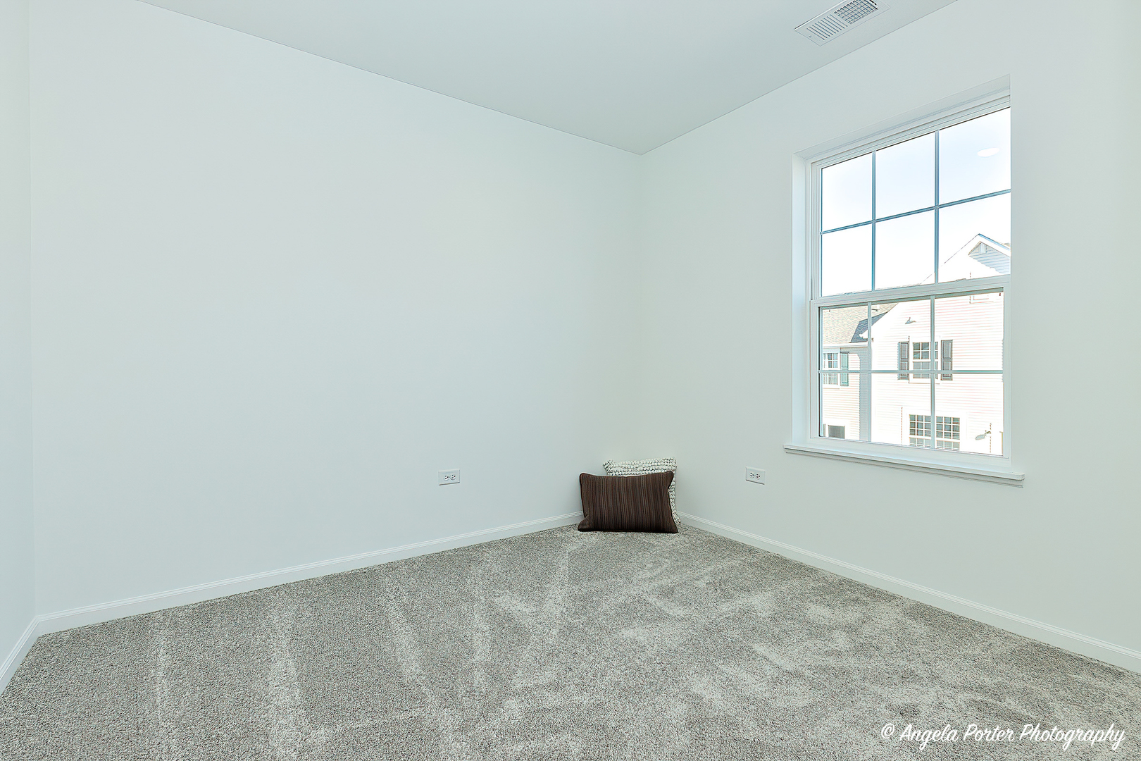 402 Neubauer Circle, Lindenhurst, IL 60046