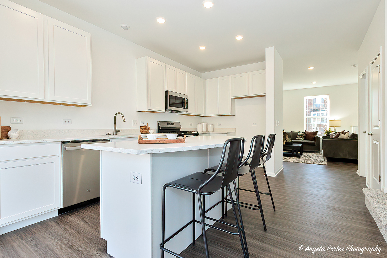 402 Neubauer Circle, Lindenhurst, IL 60046