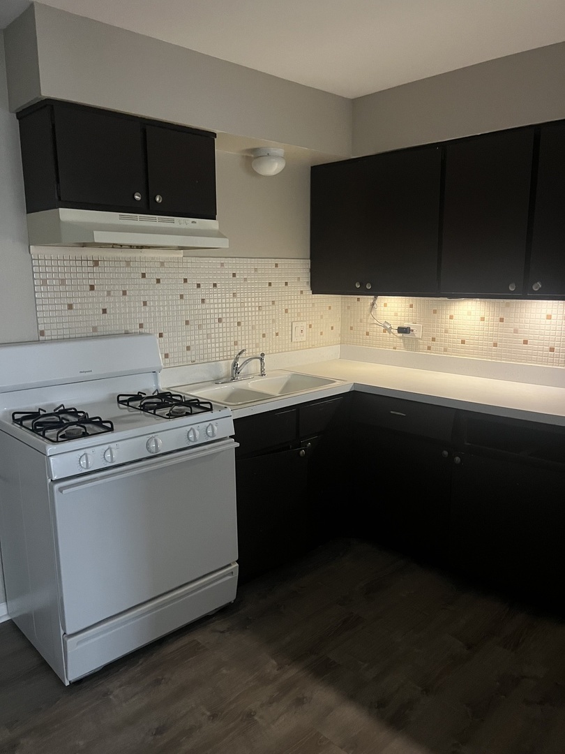 8640 S 82nd Court #11, Hickory Hills, IL 60457