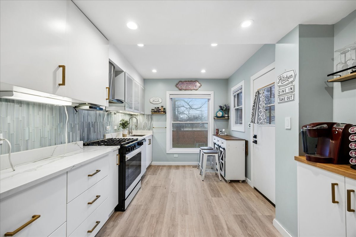 289 Oxford Road, Des Plaines, IL 60016