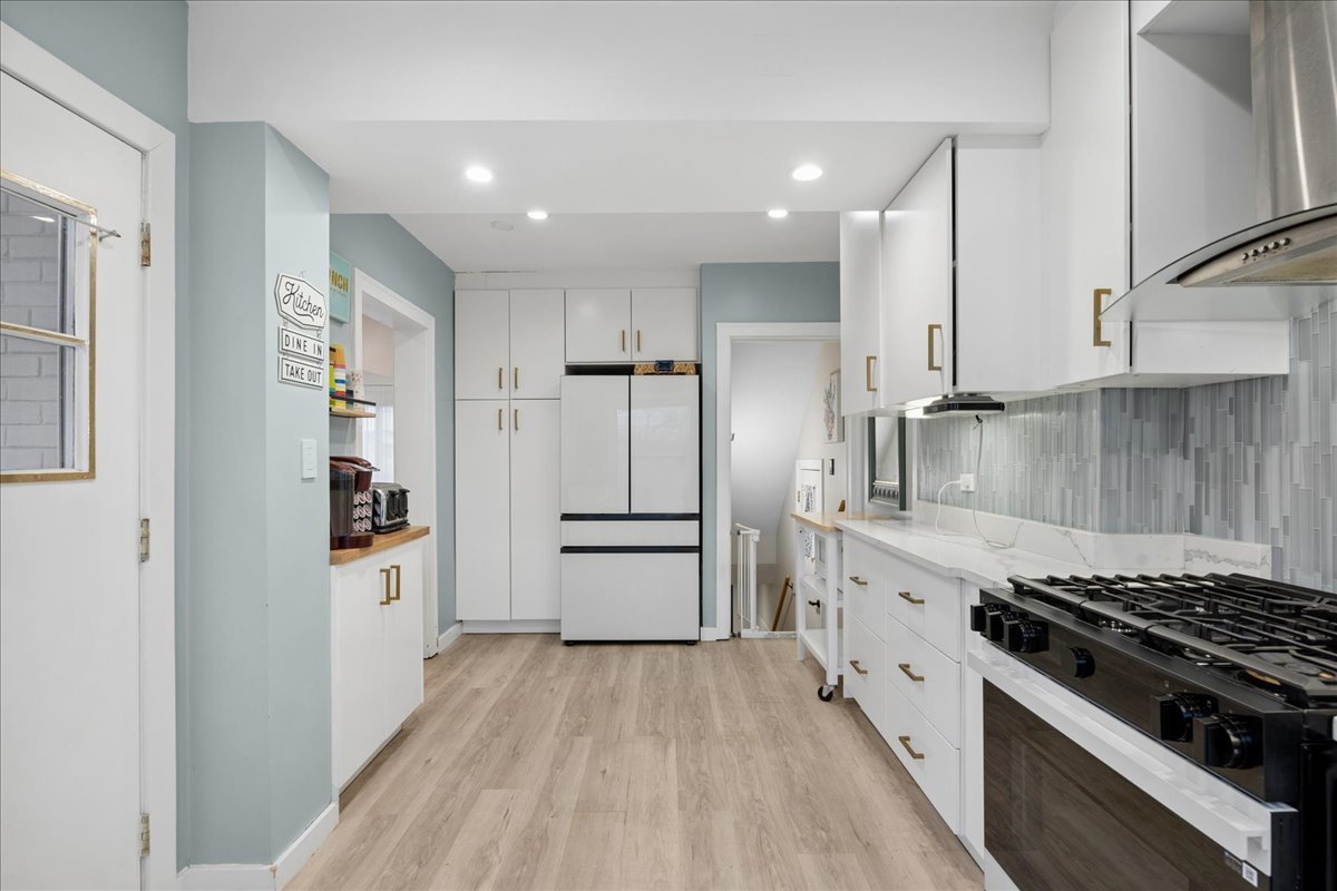 289 Oxford Road, Des Plaines, IL 60016