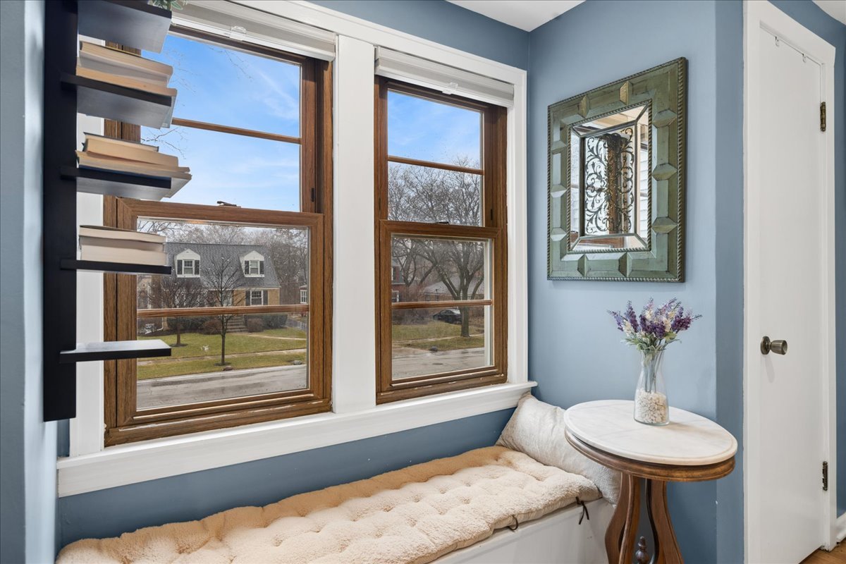 289 Oxford Road, Des Plaines, IL 60016