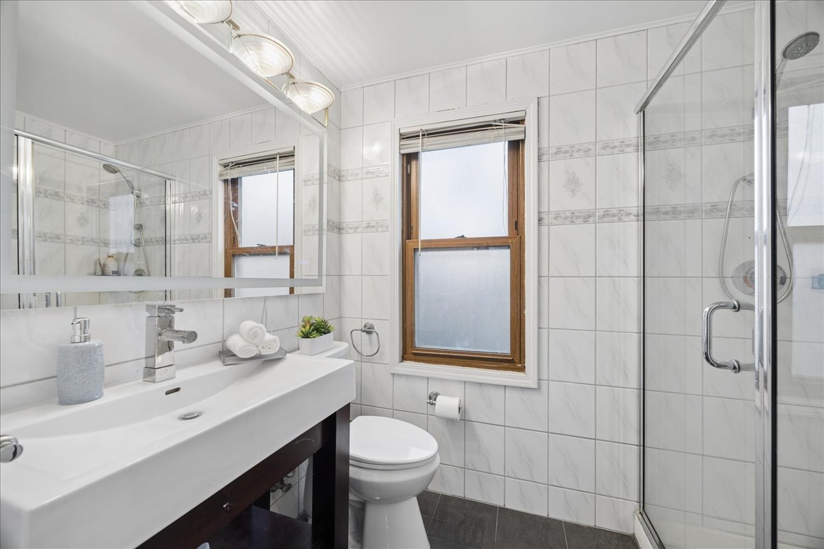 289 Oxford Road, Des Plaines, IL 60016