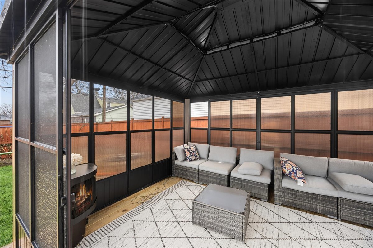 289 Oxford Road, Des Plaines, IL 60016