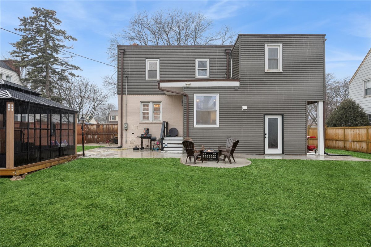 289 Oxford Road, Des Plaines, IL 60016