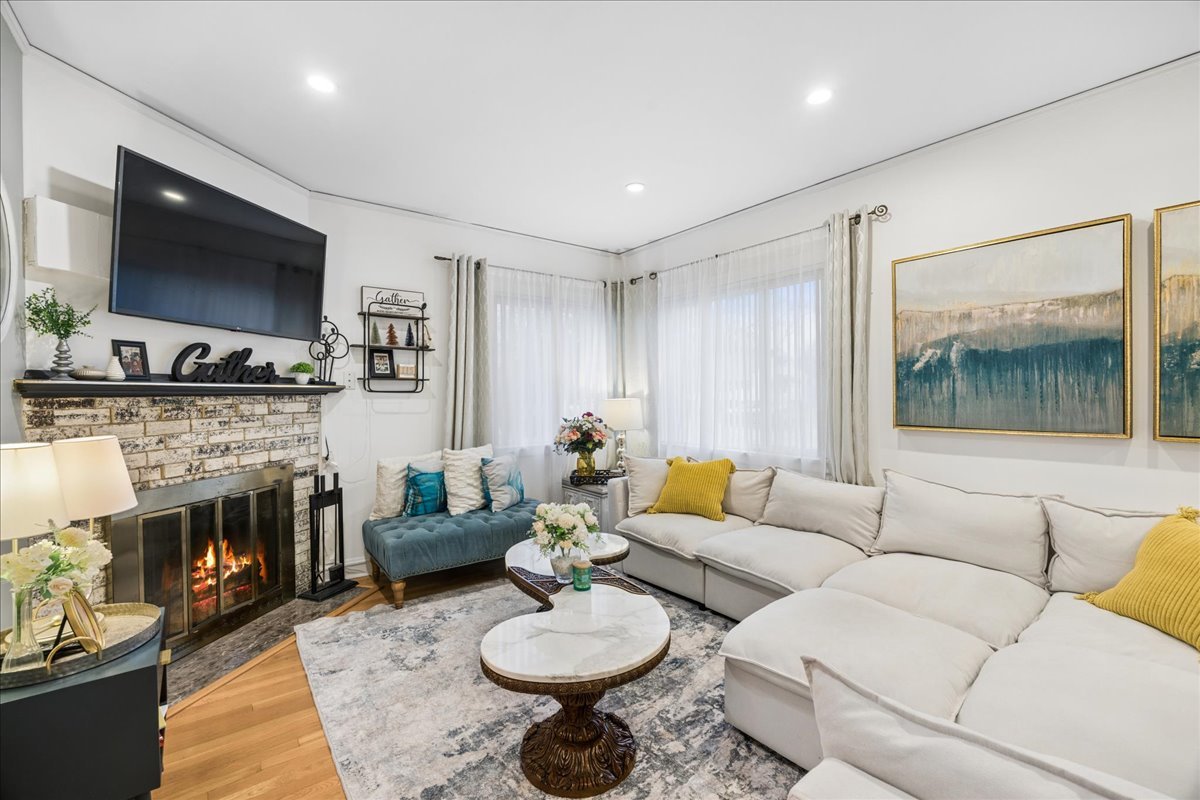 289 Oxford Road, Des Plaines, IL 60016