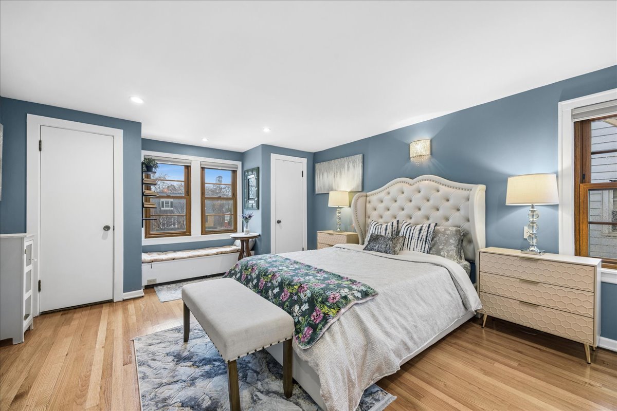 289 Oxford Road, Des Plaines, IL 60016