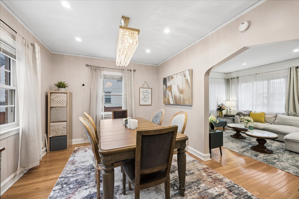 289 Oxford Road, Des Plaines, IL 60016