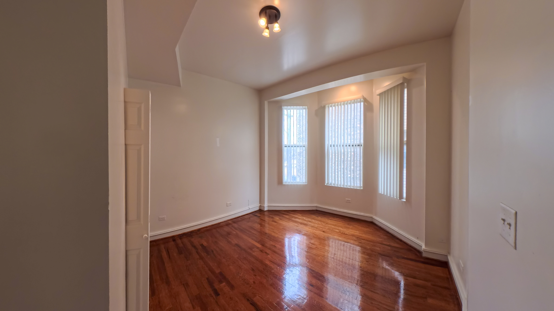 63 E 56th Street, Chicago, IL 60637