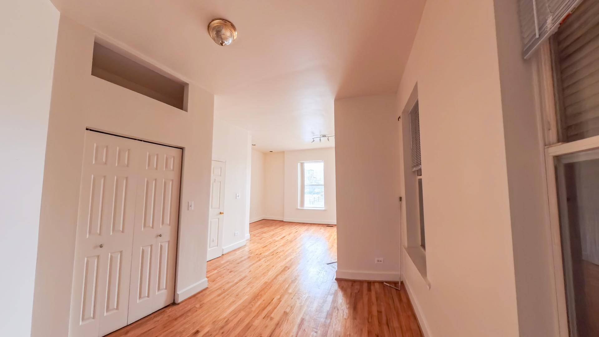 63 E 56th Street, Chicago, IL 60637