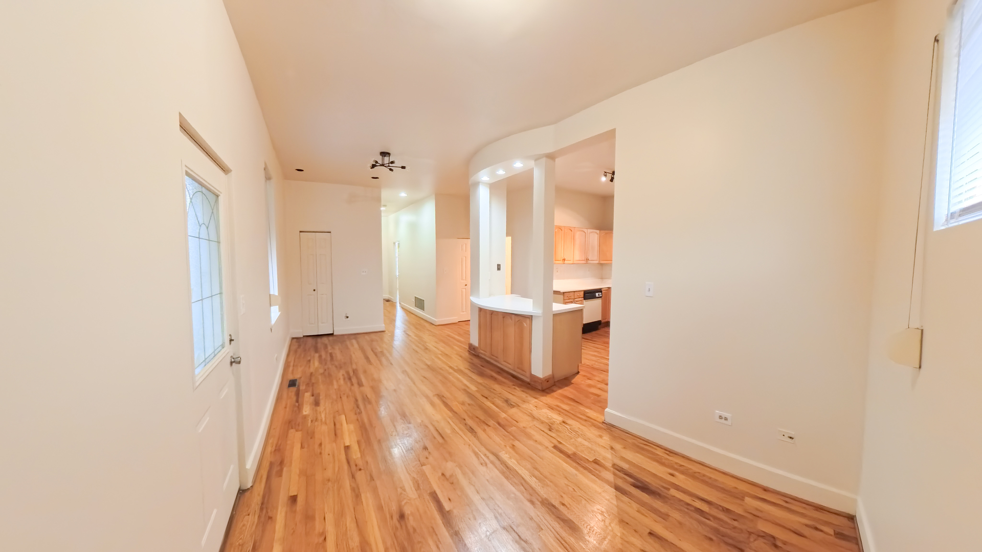 63 E 56th Street, Chicago, IL 60637