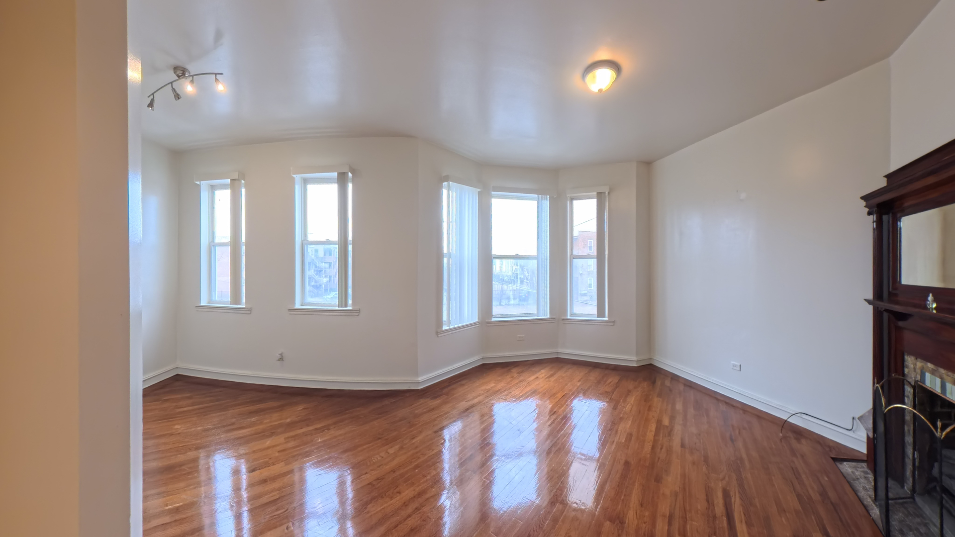 63 E 56th Street, Chicago, IL 60637