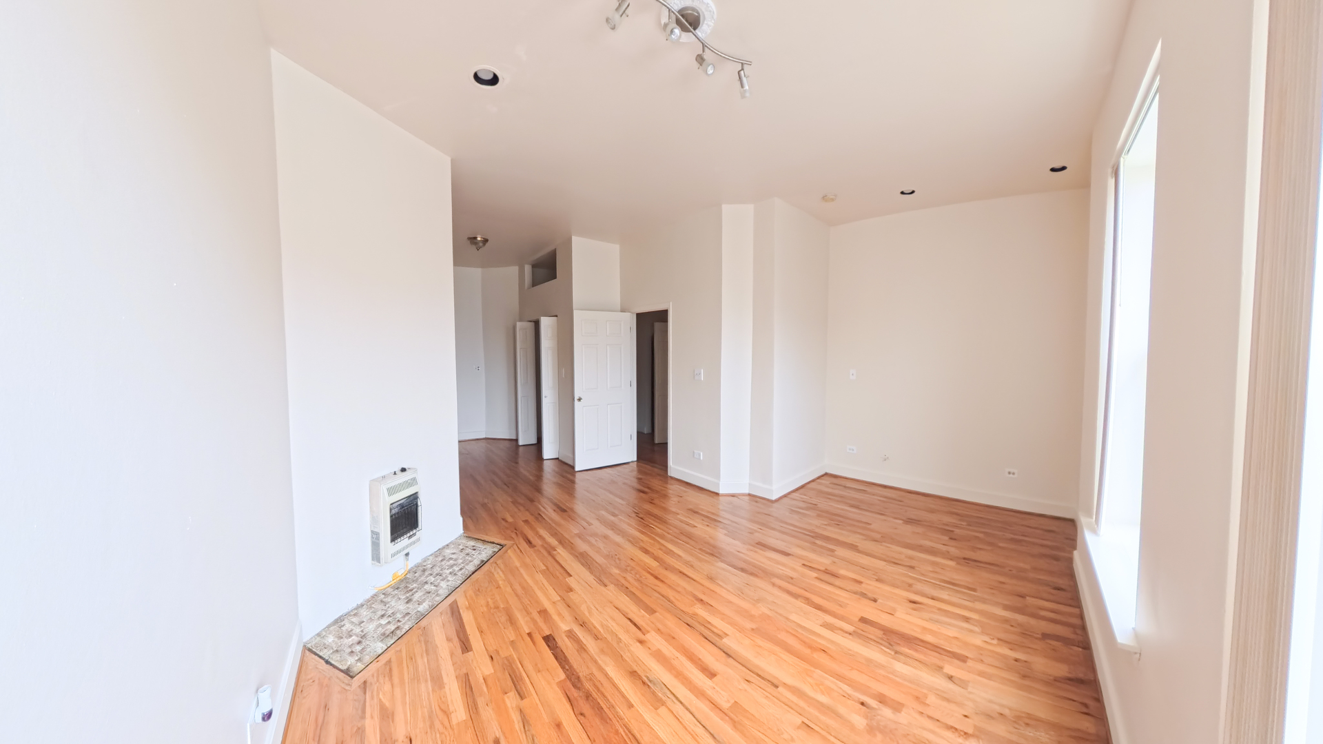 63 E 56th Street, Chicago, IL 60637