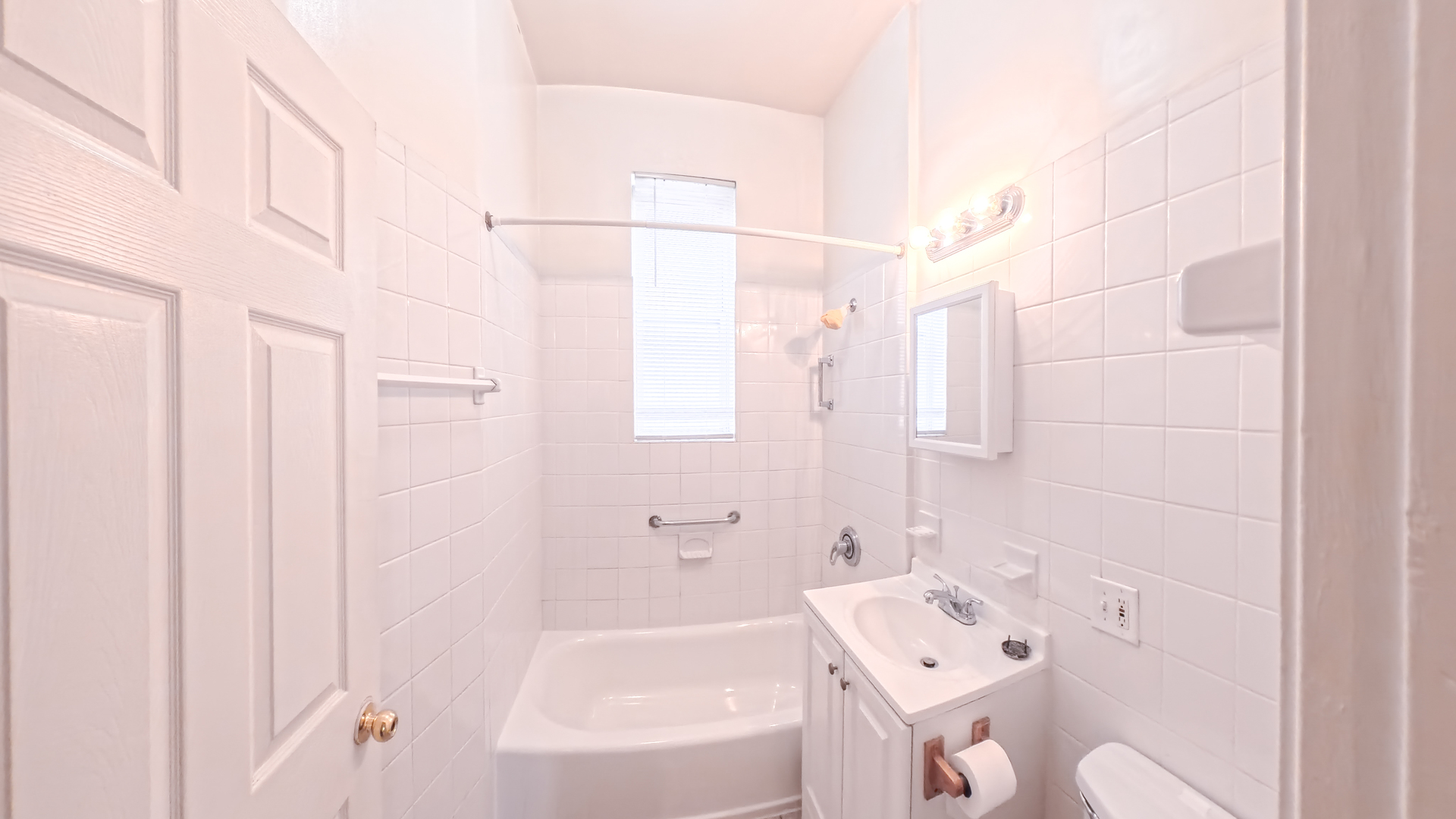 63 E 56th Street, Chicago, IL 60637