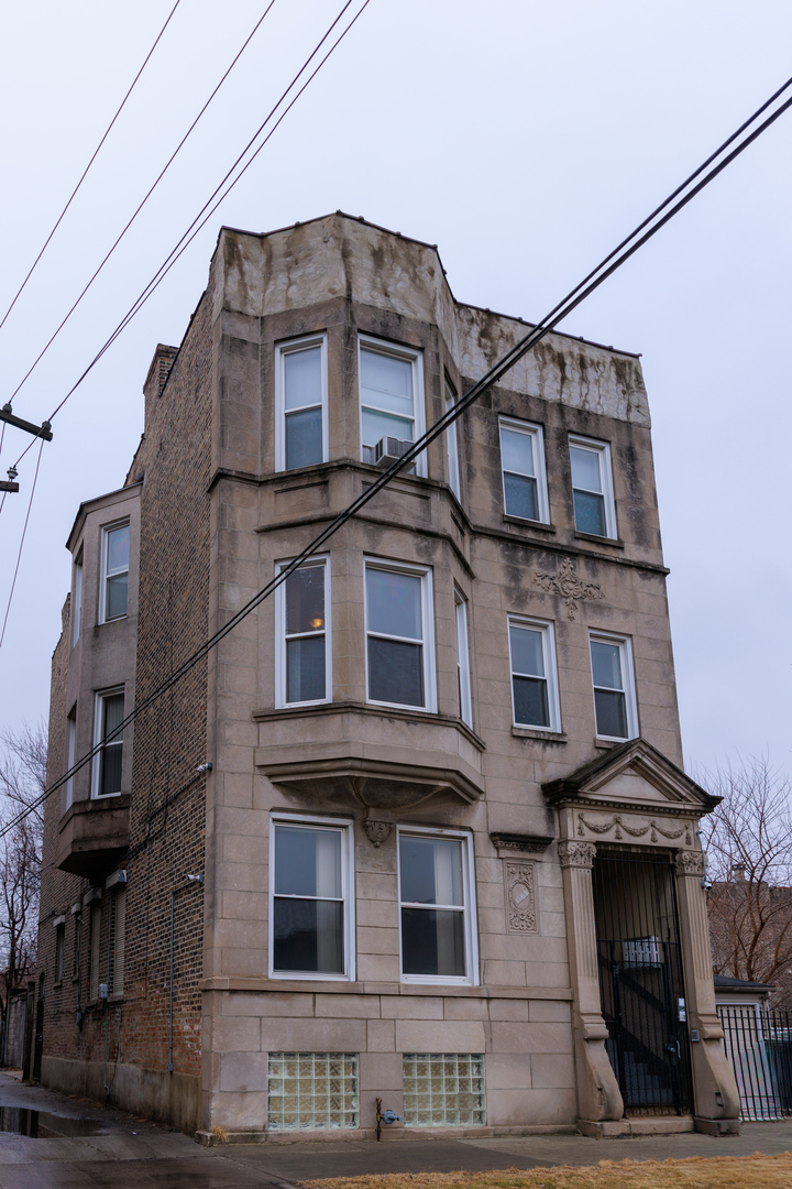 63 E 56th Street, Chicago, IL 60637