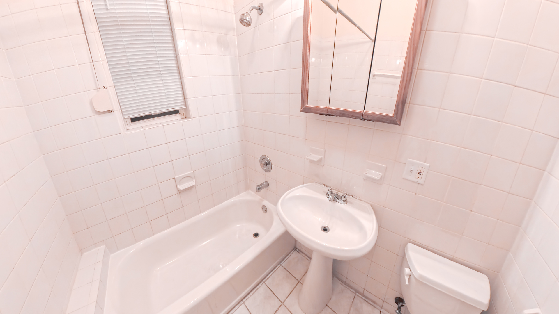 63 E 56th Street, Chicago, IL 60637