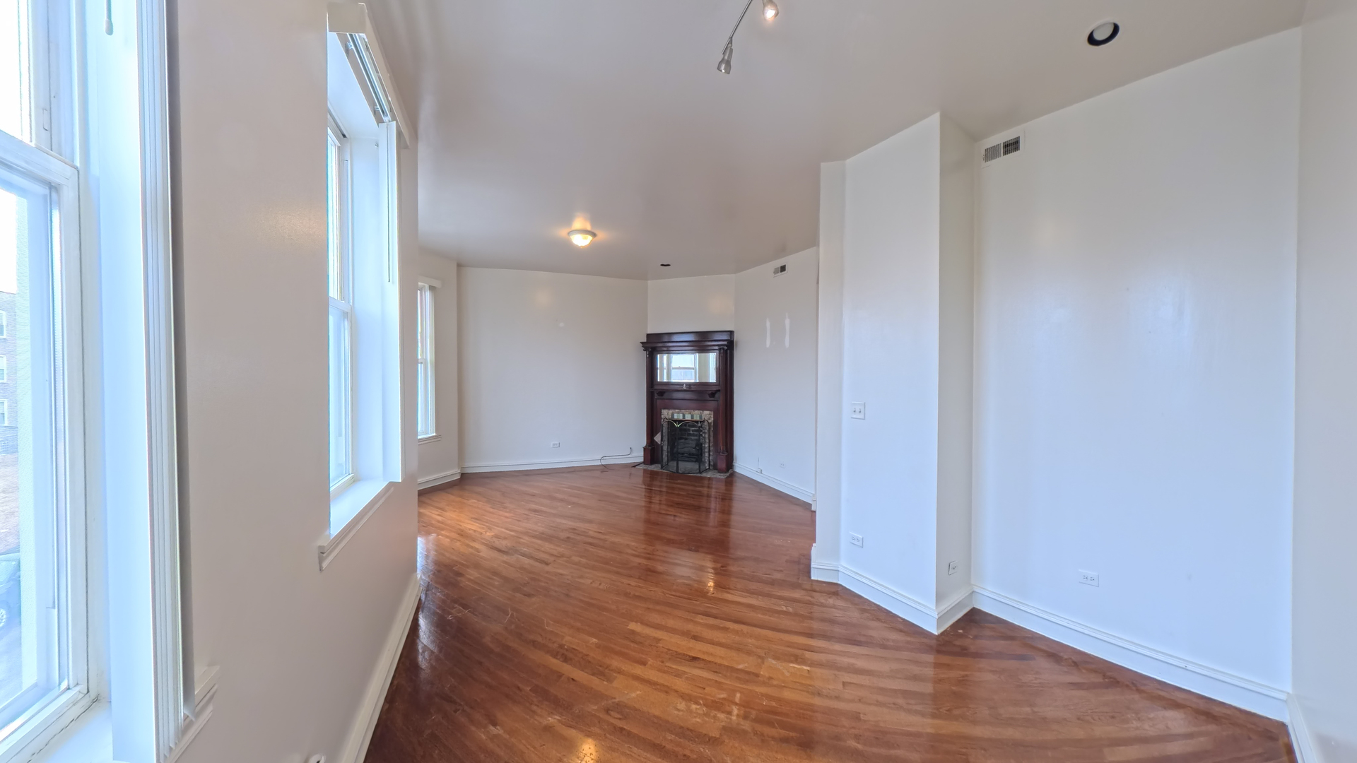 63 E 56th Street, Chicago, IL 60637