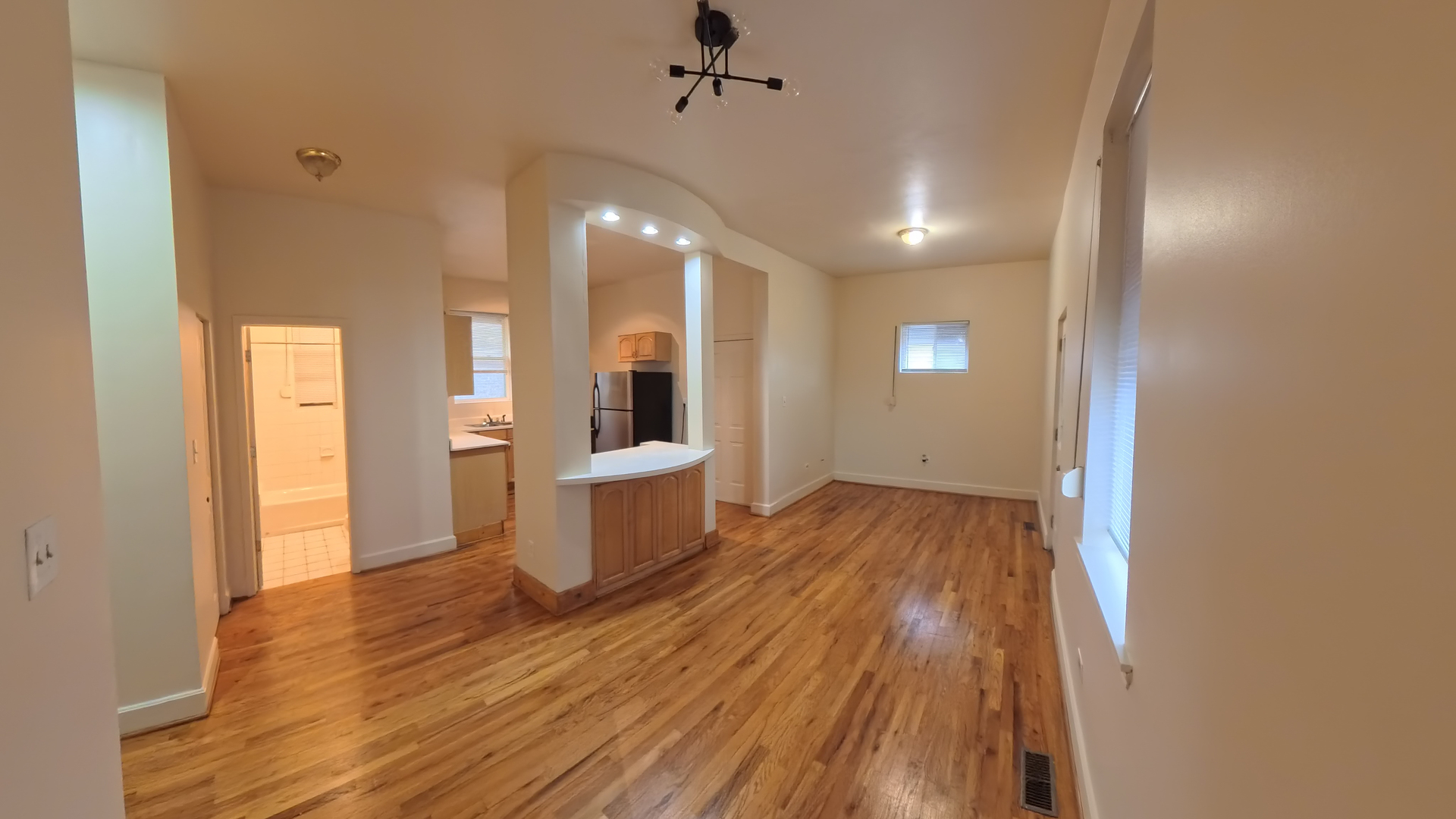 63 E 56th Street, Chicago, IL 60637